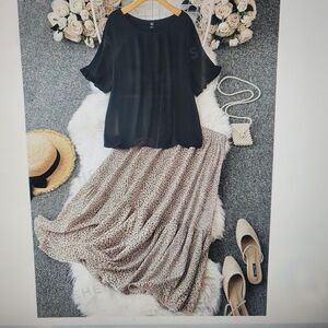 Solid‎ Black Tee & Ditsy Boho Maxi Tiered Floral Print 2 Pc Skirt Set OXL Plus